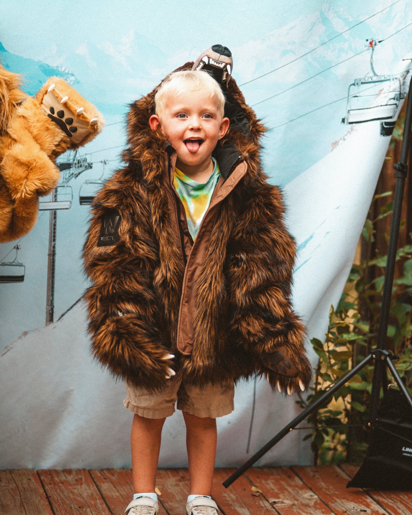 KIDS' GRIZZLY BEAR COAT, v6